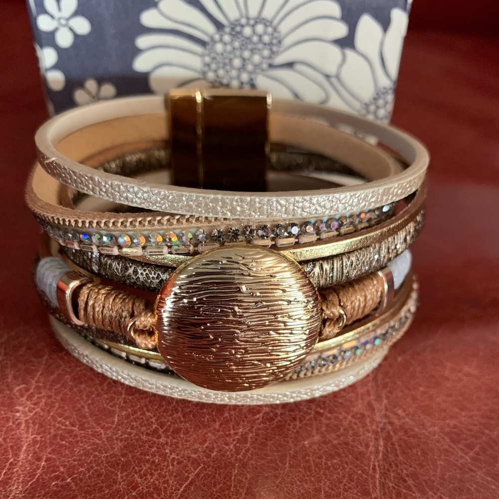 SAACHI Boho style wrist cuff Gold and Cream Multi-Layered Bracelet never used. - Picture 11 of 12